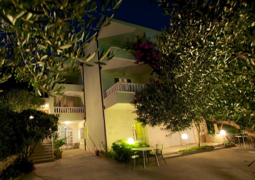 Apartments Villa Cizmic Baska Voda Exterior photo