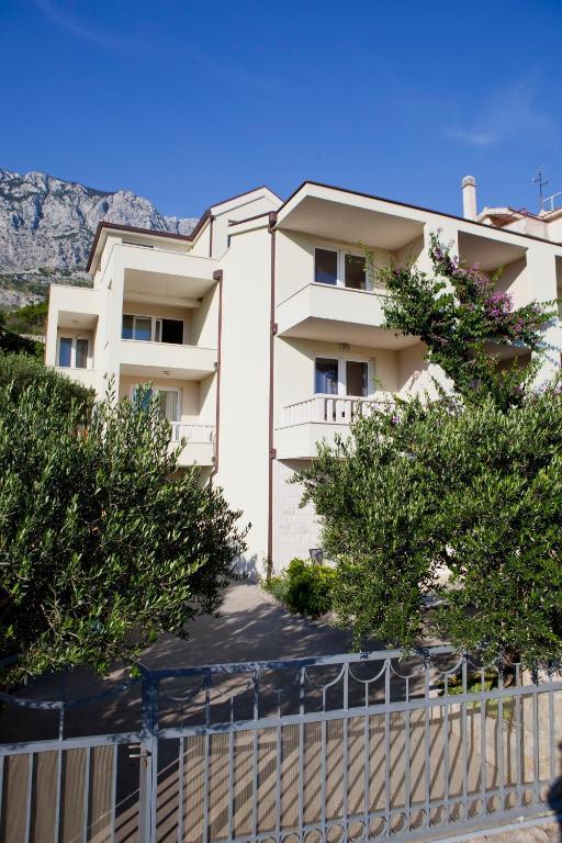 Apartments Villa Cizmic Baska Voda Exterior photo